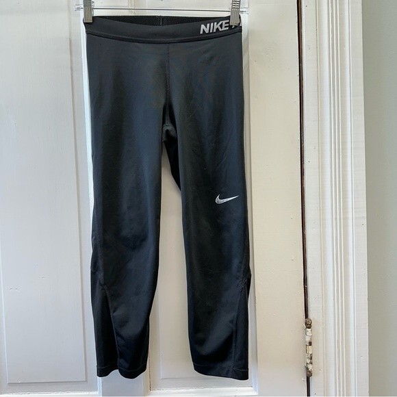 Nike Pro black capri capris women's small logo shows wear as shown - Picture 1 of 4
